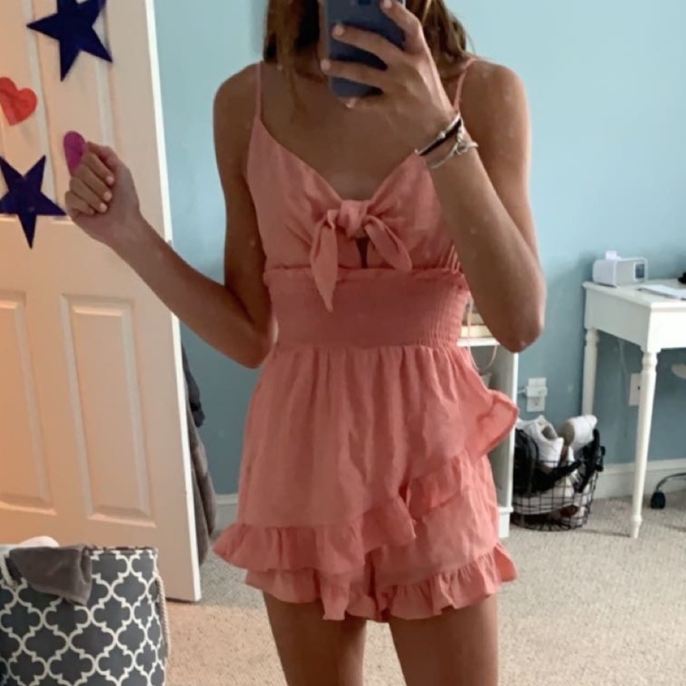 Flowy Ruffled Romper - Picture 4 of 4